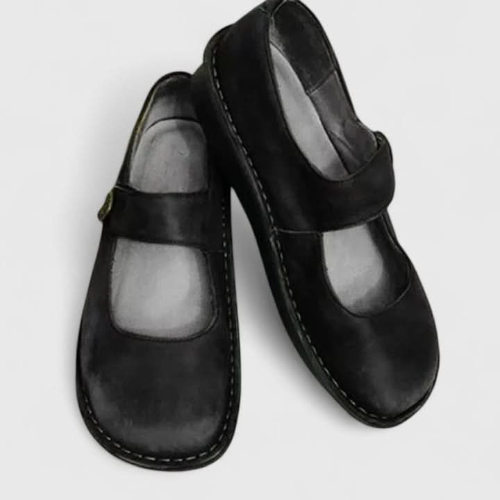 SIGNATURE FLAT SHOES