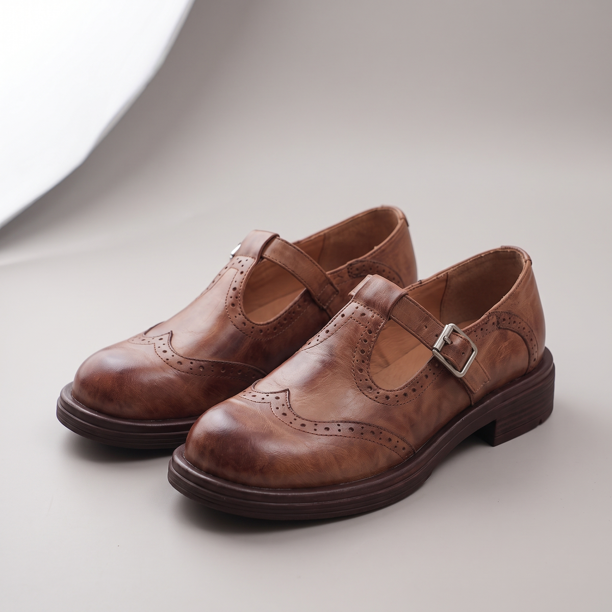CLASSIC LEATHER BUCKLE LOAFERS