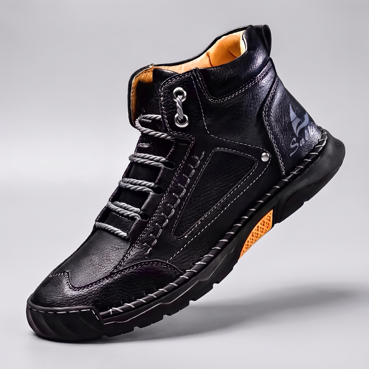 RUGGED OUTDOOR WALKING BOOTS