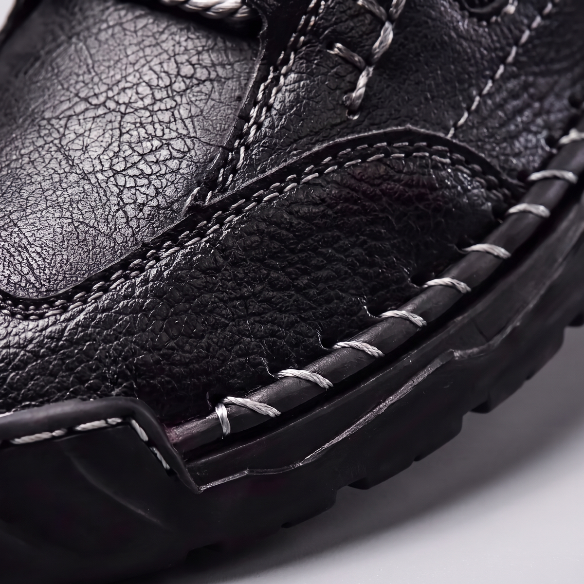 RUGGED OUTDOOR WALKING BOOTS