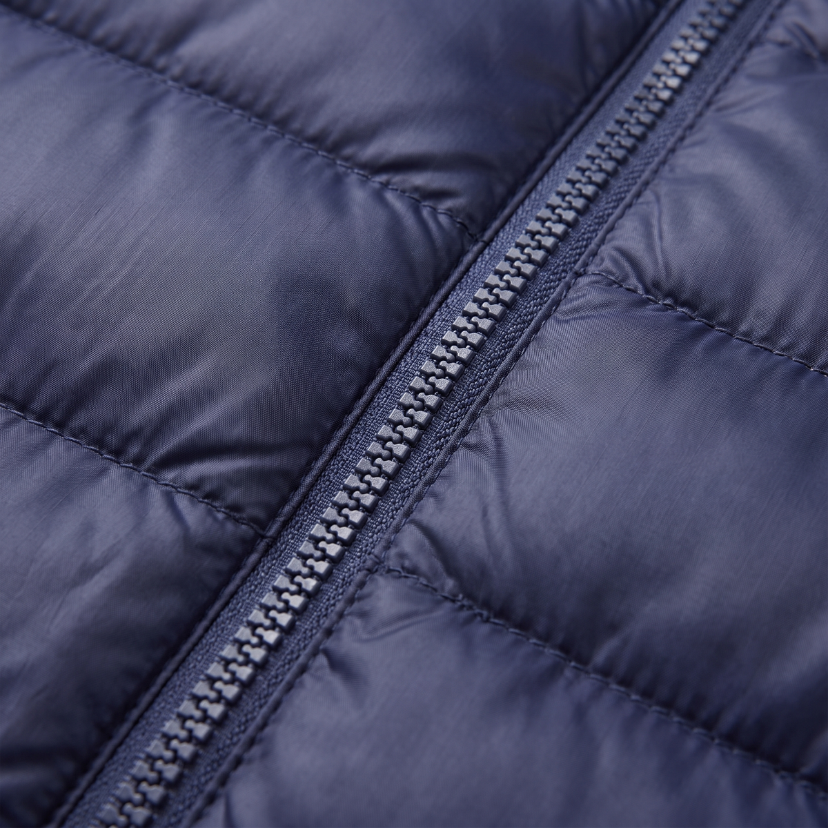 SLIMLINE HOODED PUFFER JACKET