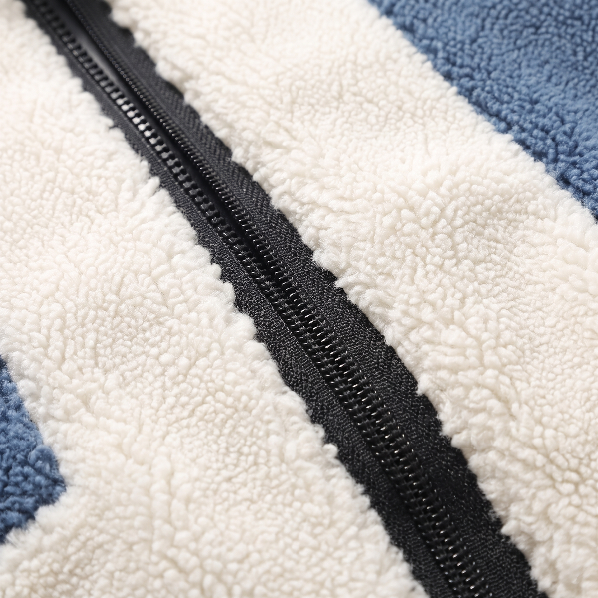 CONTRAST PANEL FLEECE JACKET