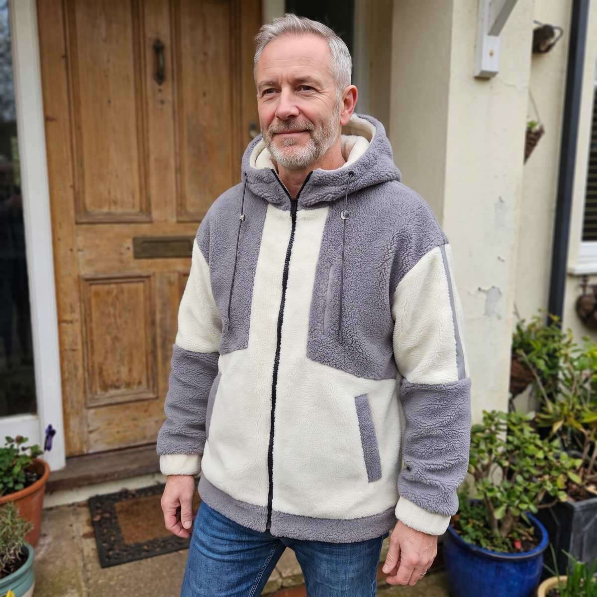 CONTRAST PANEL FLEECE JACKET