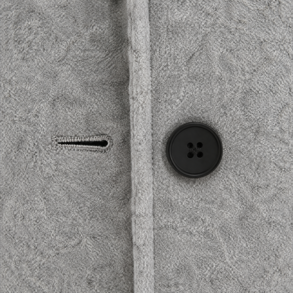 RAISED COLLAR BUTTON COAT