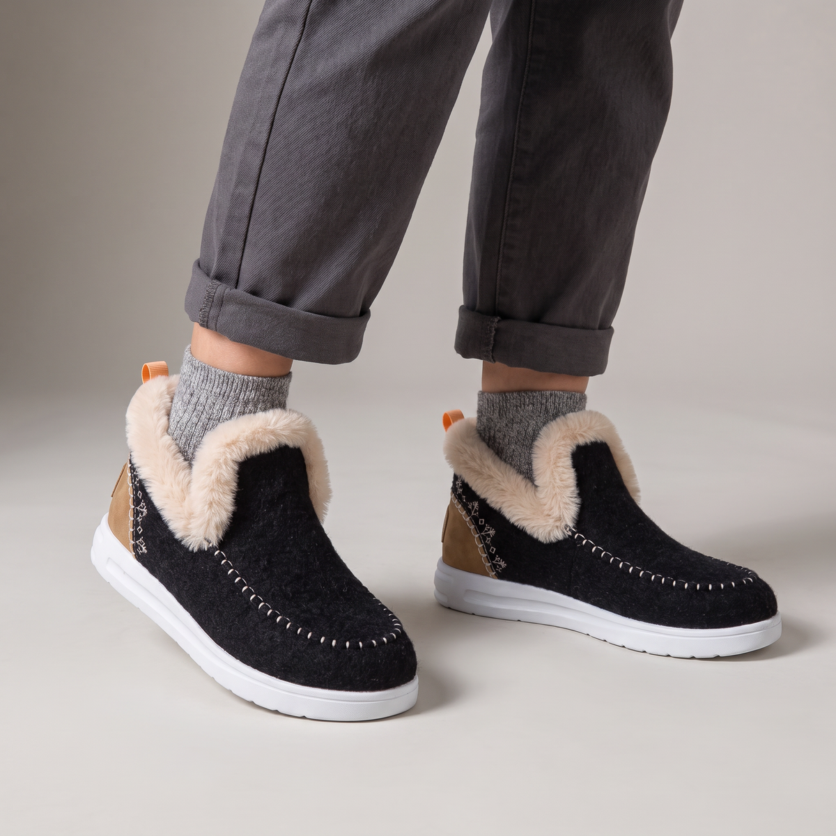 STITCHED WINTER SLIP-ON BOOTS