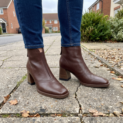 FRONT ZIP BLOCK HEEL BOOTS