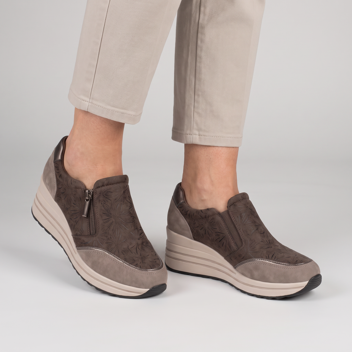 EMBOSSED COMFORT WALKING SHOES