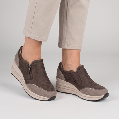 EMBOSSED COMFORT WALKING SHOES