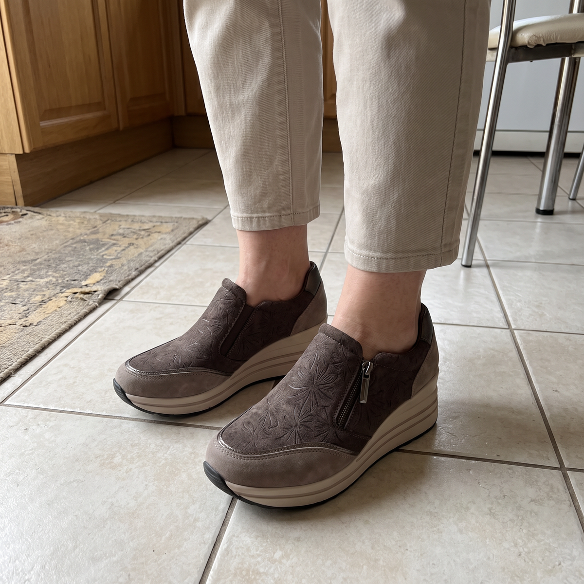 EMBOSSED COMFORT WALKING SHOES