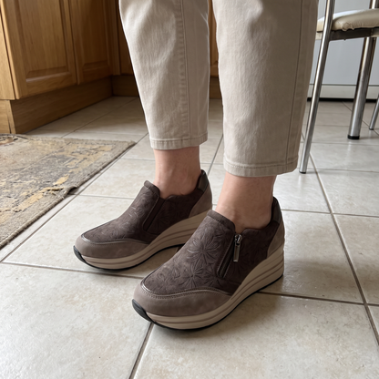 EMBOSSED COMFORT WALKING SHOES