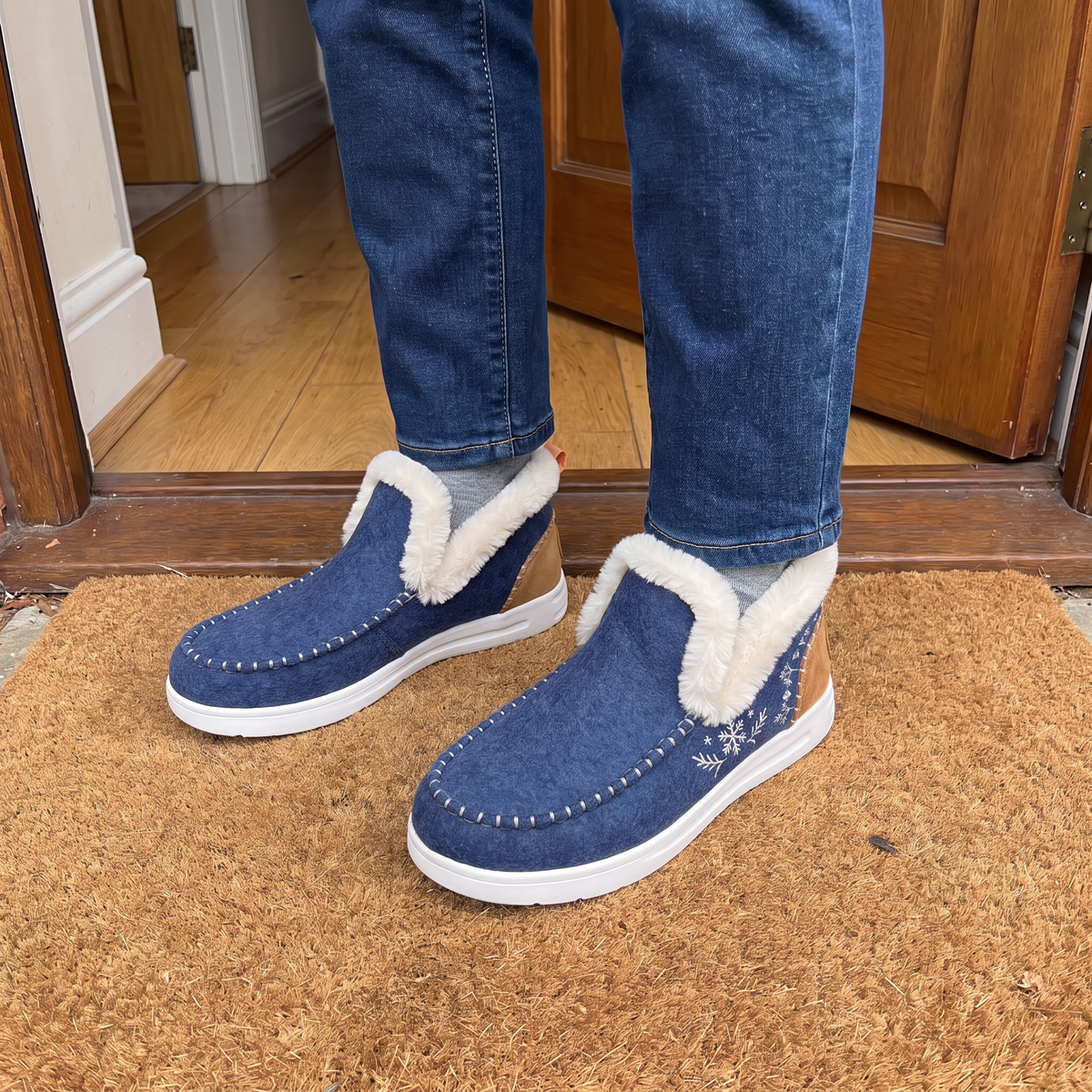 STITCHED WINTER SLIP-ON BOOTS