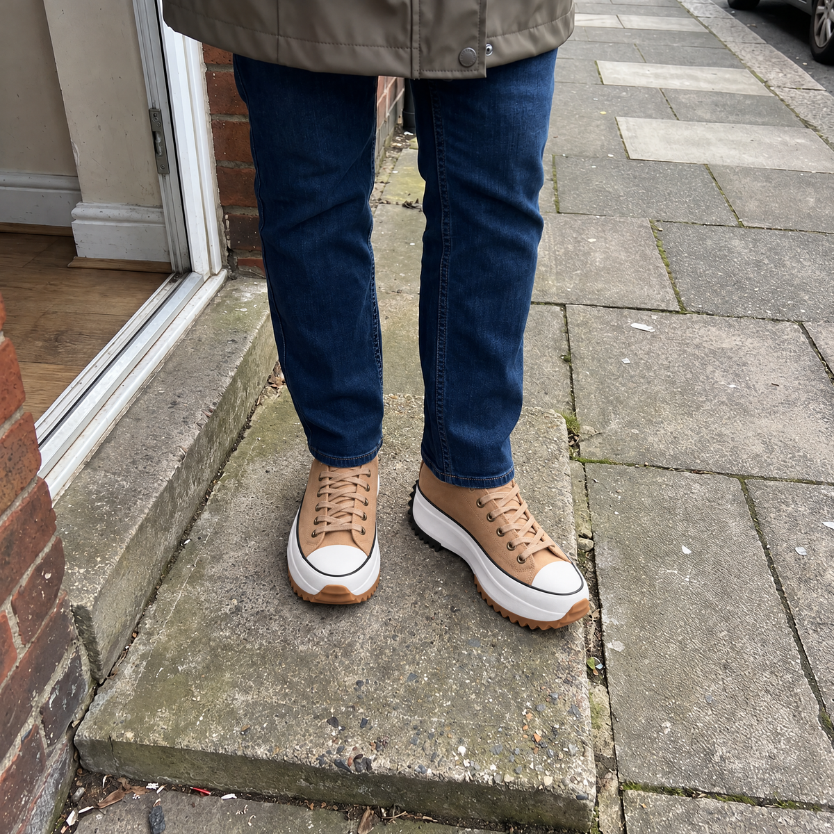 CHUNKY SOLE CASUAL TRAINERS