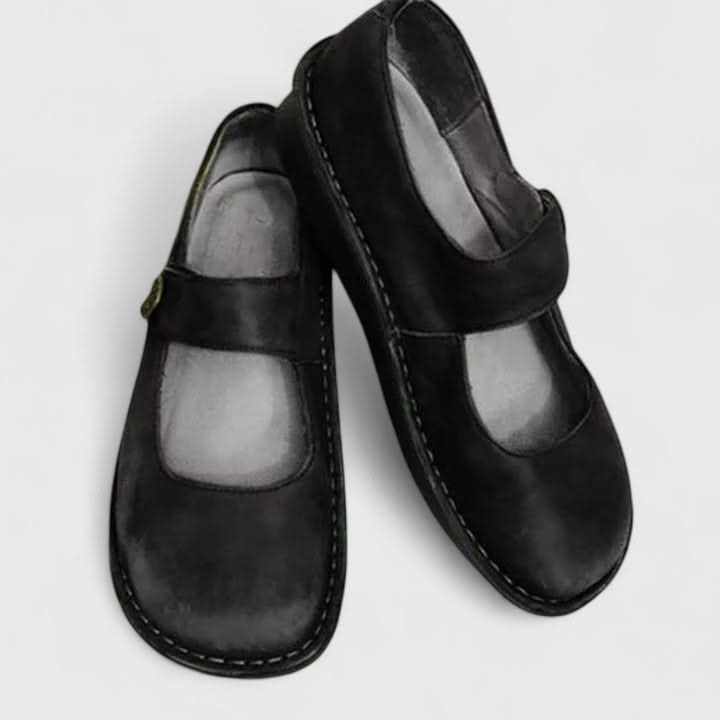 SIGNATURE FLAT SHOES