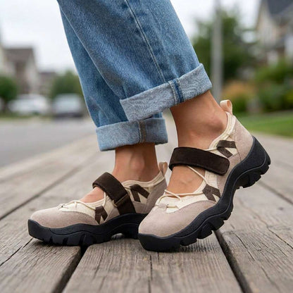 LOTTIE CHIC CROSS-STRAP SANDALS
