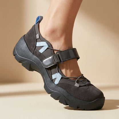 LOTTIE CHIC CROSS-STRAP SANDALS